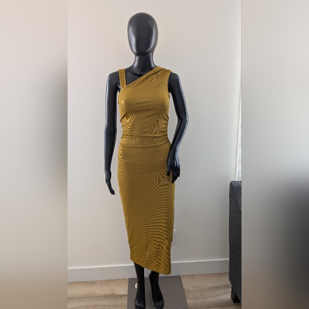 Asymmetric drapped dress